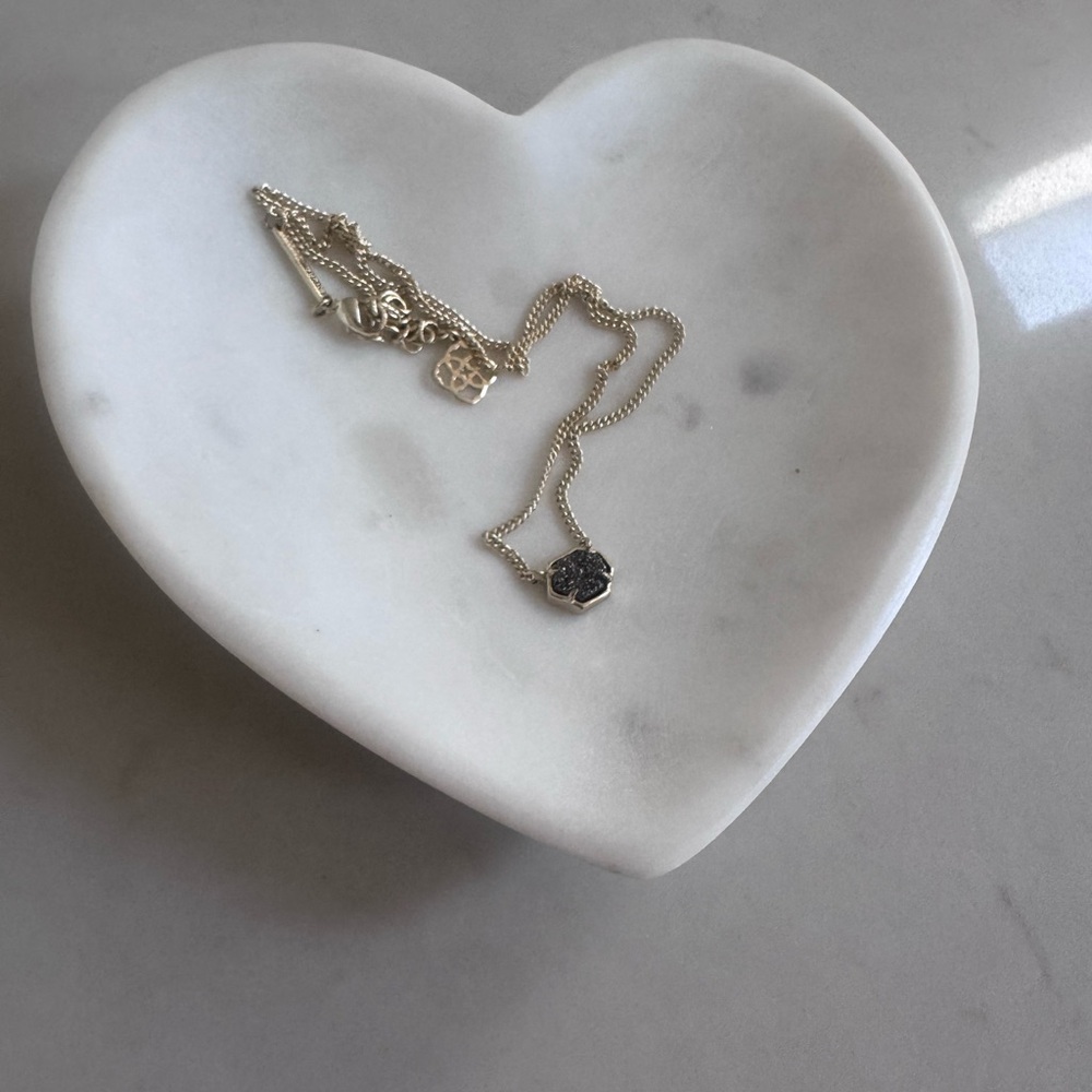 **Kendra Scott** Elegant Gold Necklace with Dark Grey Pendant 🩶